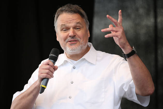 AZ IGAZSÁG A MADÁRINFLUENZÁRÓL, OLTÁSOKRÓL ÉS AZ AIDS-RŐL